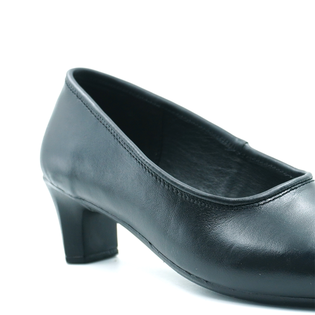 Elanora : "Grace in every step—Elanora defines timeless femininity."