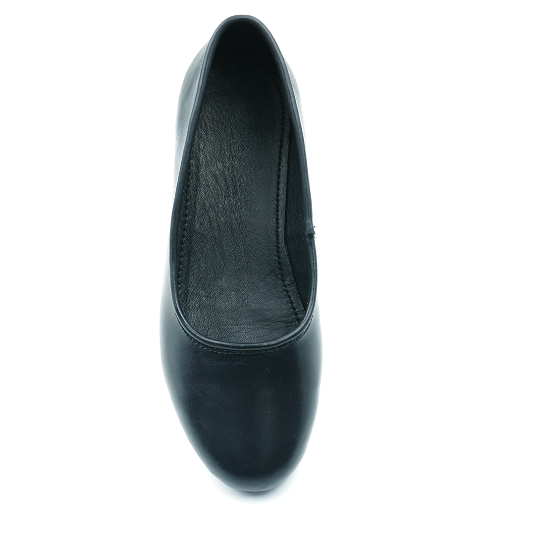 Elanora : "Grace in every step—Elanora defines timeless femininity."