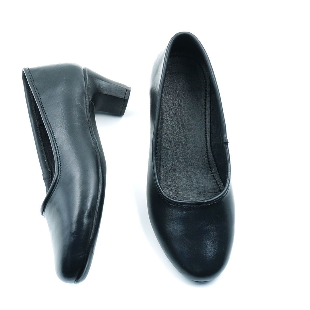 Elanora : "Grace in every step—Elanora defines timeless femininity."