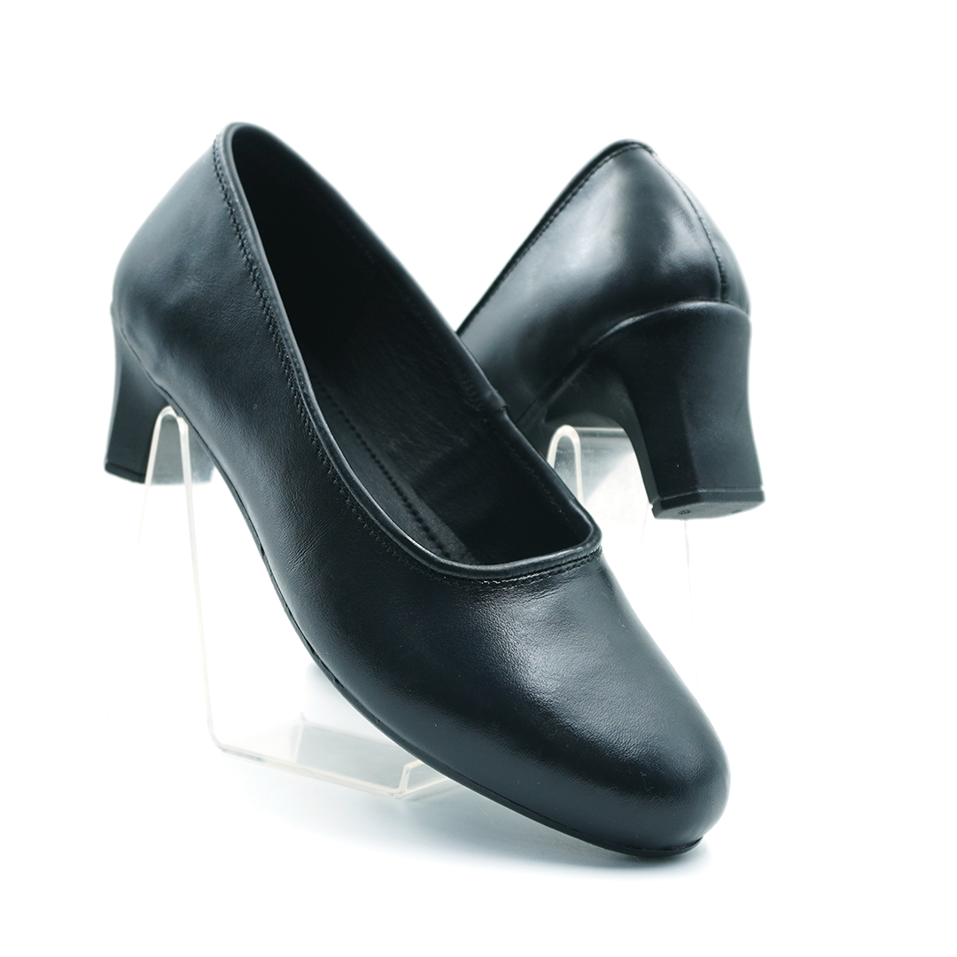 Elanora : "Grace in every step—Elanora defines timeless femininity."