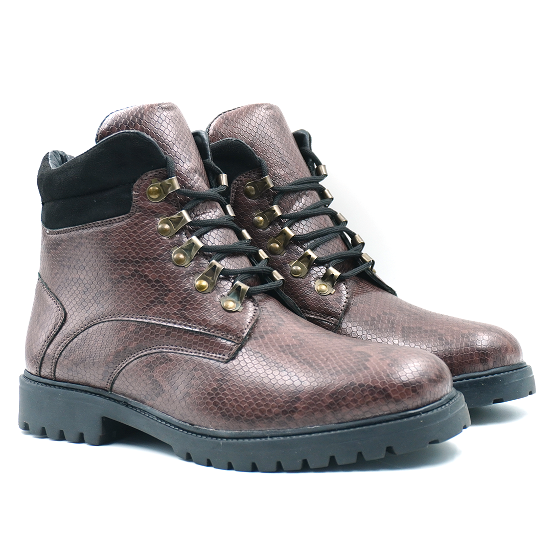 Bravur : Bold steps. Timeless edge.