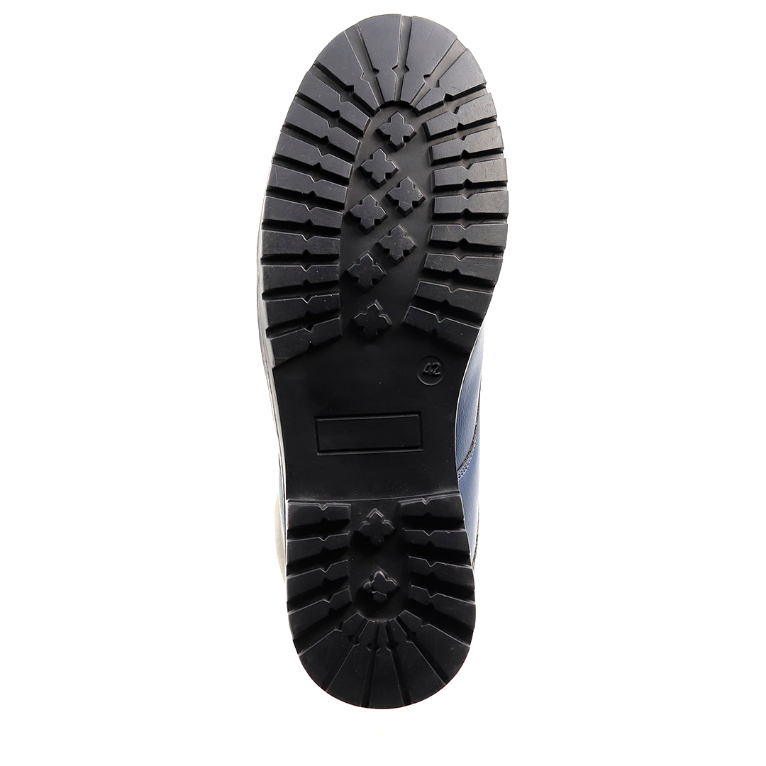 Bravur : Bold steps. Timeless edge.