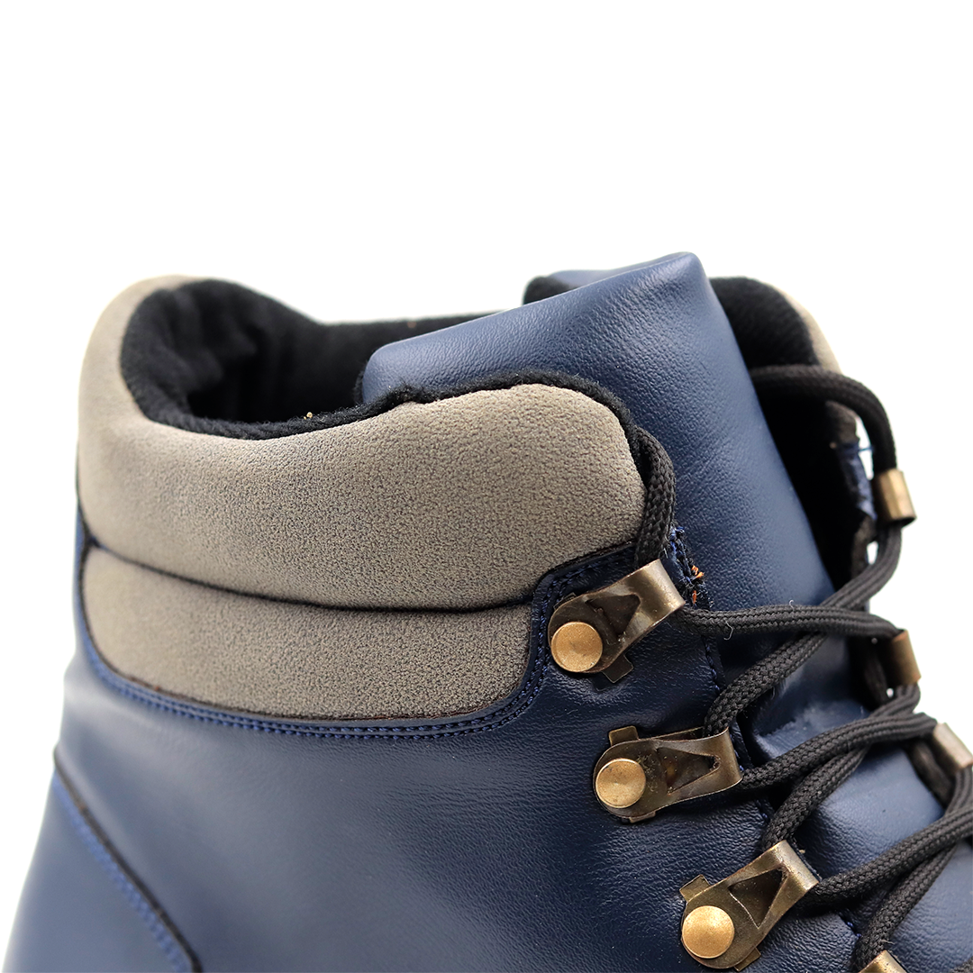 Bravur : Bold steps. Timeless edge.