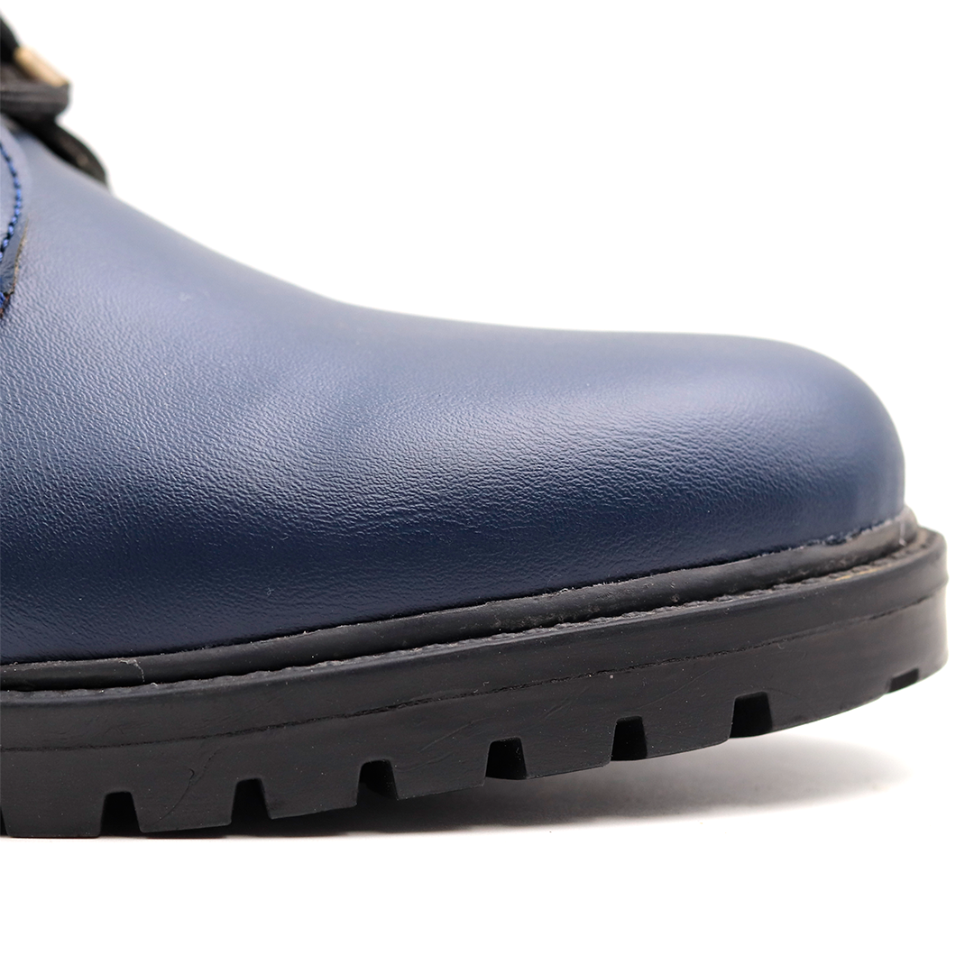 Bravur : Bold steps. Timeless edge.